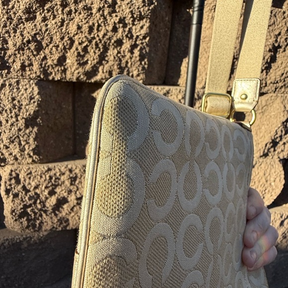 Coach crossbody purse in excellent condition - Picture 10 of 11